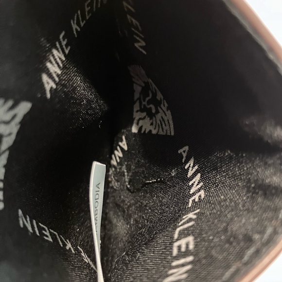 ANNE KLEIN WALLET BROWN AND GOLD CHAIN - Picture 10 of 11